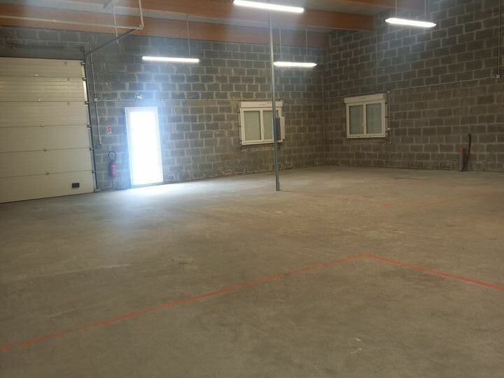 Au calme - très bon état - accès rapide grands axes.