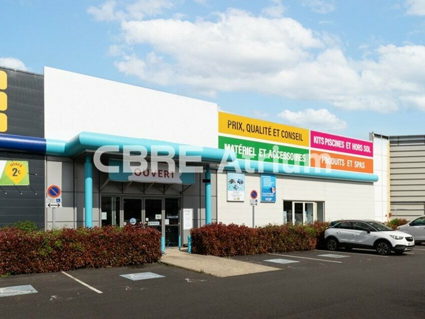 Location local commercial 850 m² non divisibles