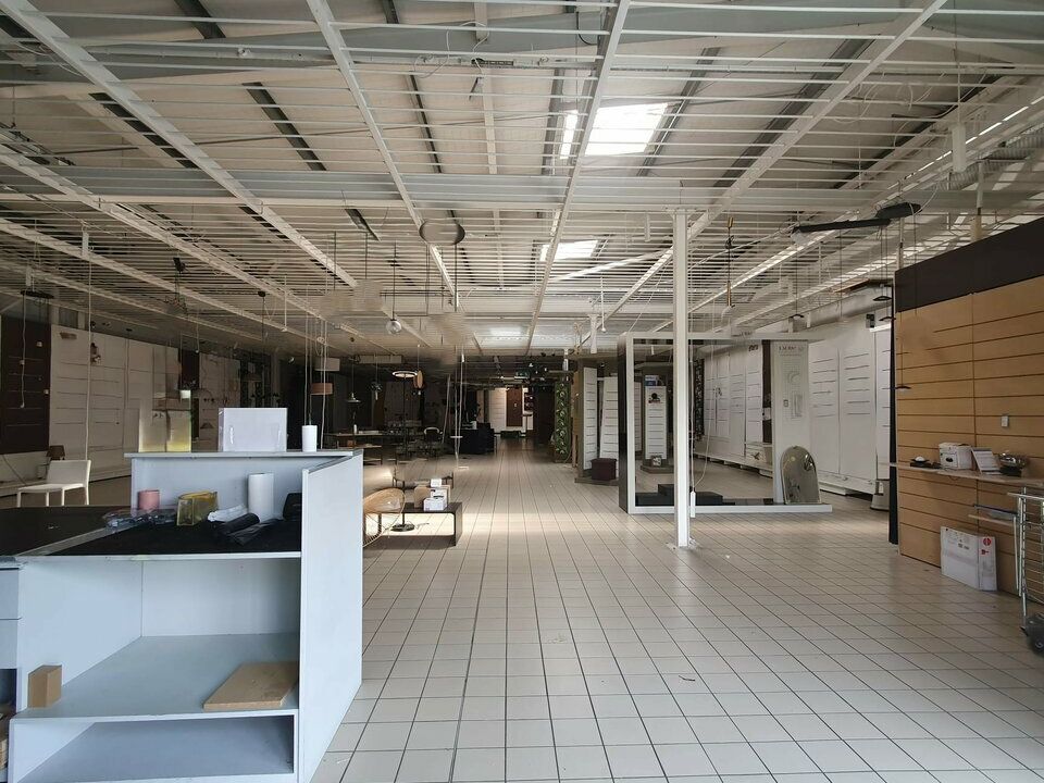 Location local commercial 676 m² non divisibles