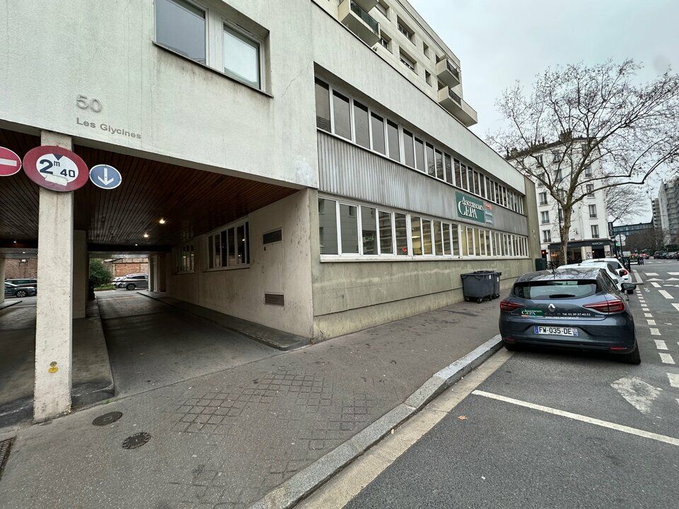 ACTI'LOG Transaction vous propose à la vente un ensemble immobilier à usage de bureaux ERP, idéalement situé à CLICHY.