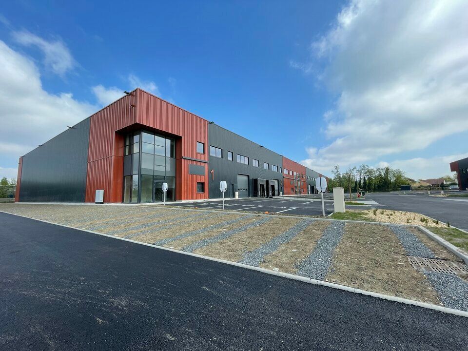 Location local d''activites 1229 m² non divisibles