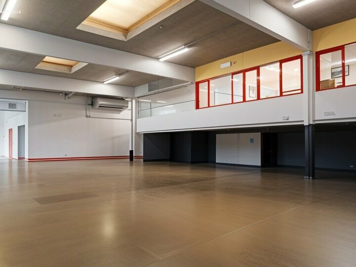 A LOUER - Local d'activité à Ville-la-Grand