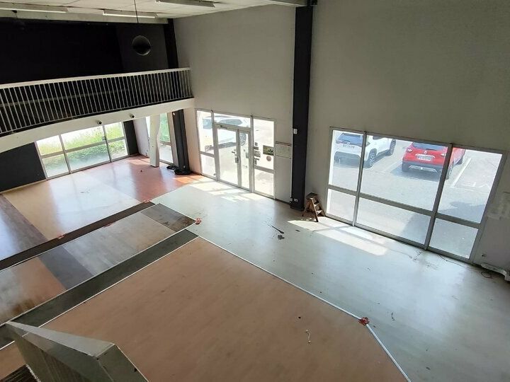 Vente local d''activites 1045.45 m² non divisibles