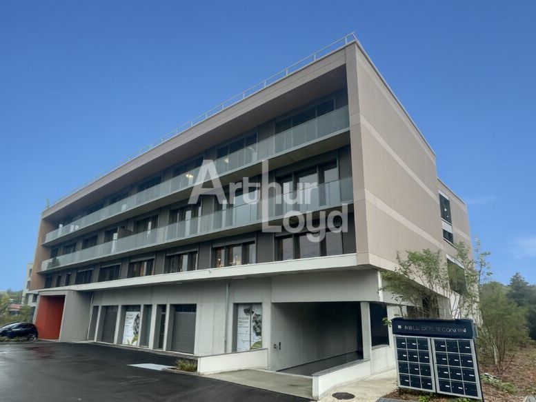 Location local d''activites 388.55 m² non divisibles