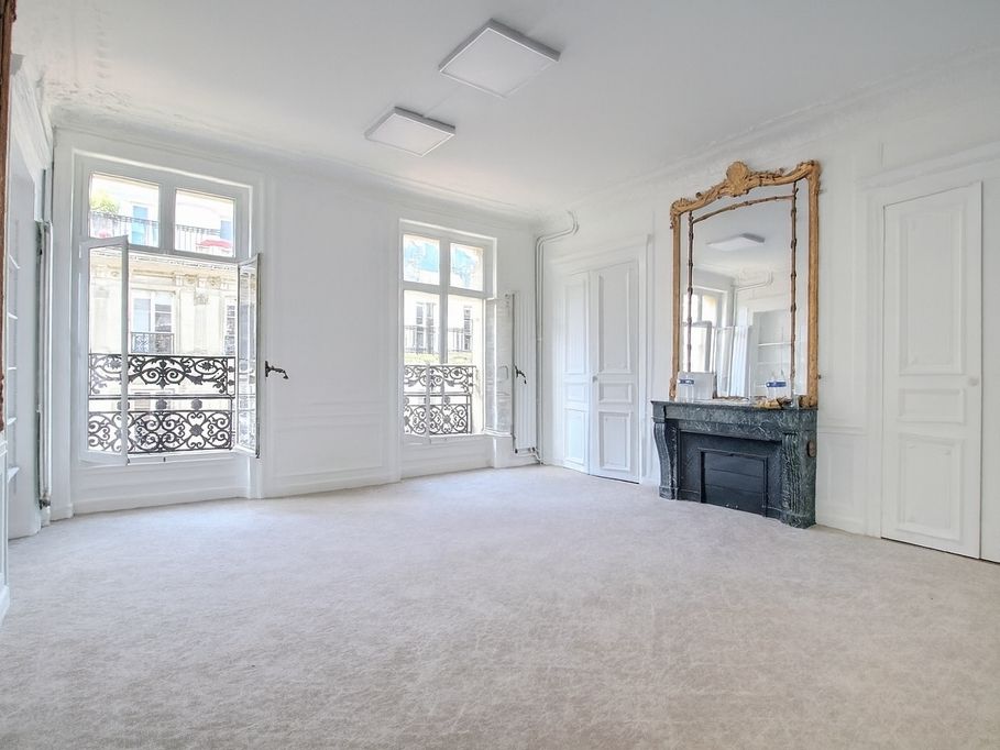 Location bureaux 216 m² divisibles à partir de 46 m²