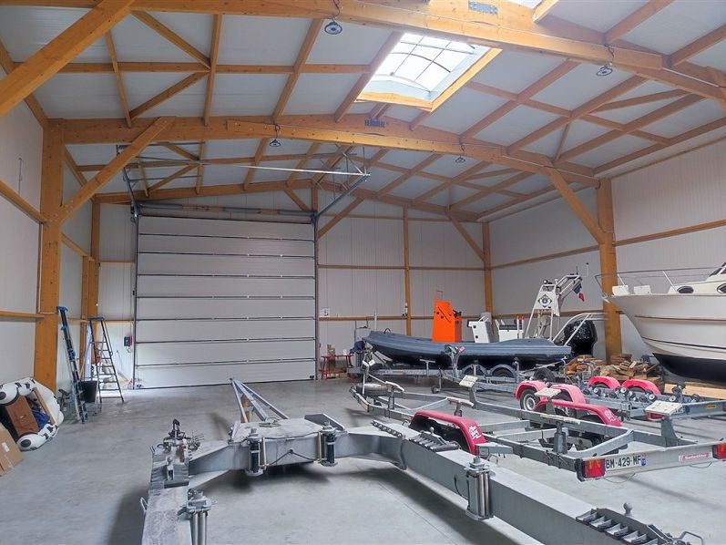 Location entrepot 630 m² à PORNICHET