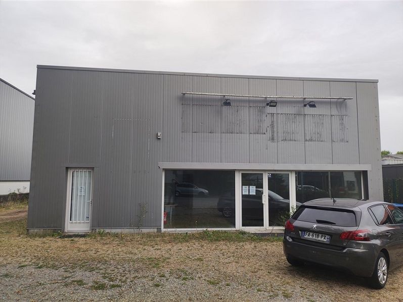 Location entrepot 176 m² à ST ANDRE DES EAUX