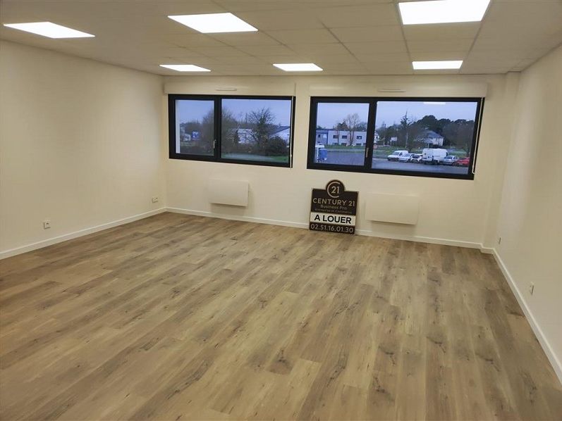 Location entrepot 184 m² à DONGES