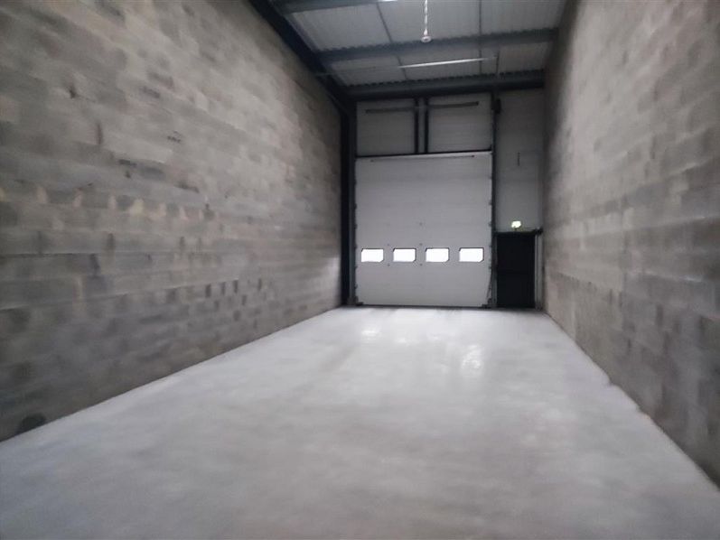 Location entrepot 184 m² à DONGES
