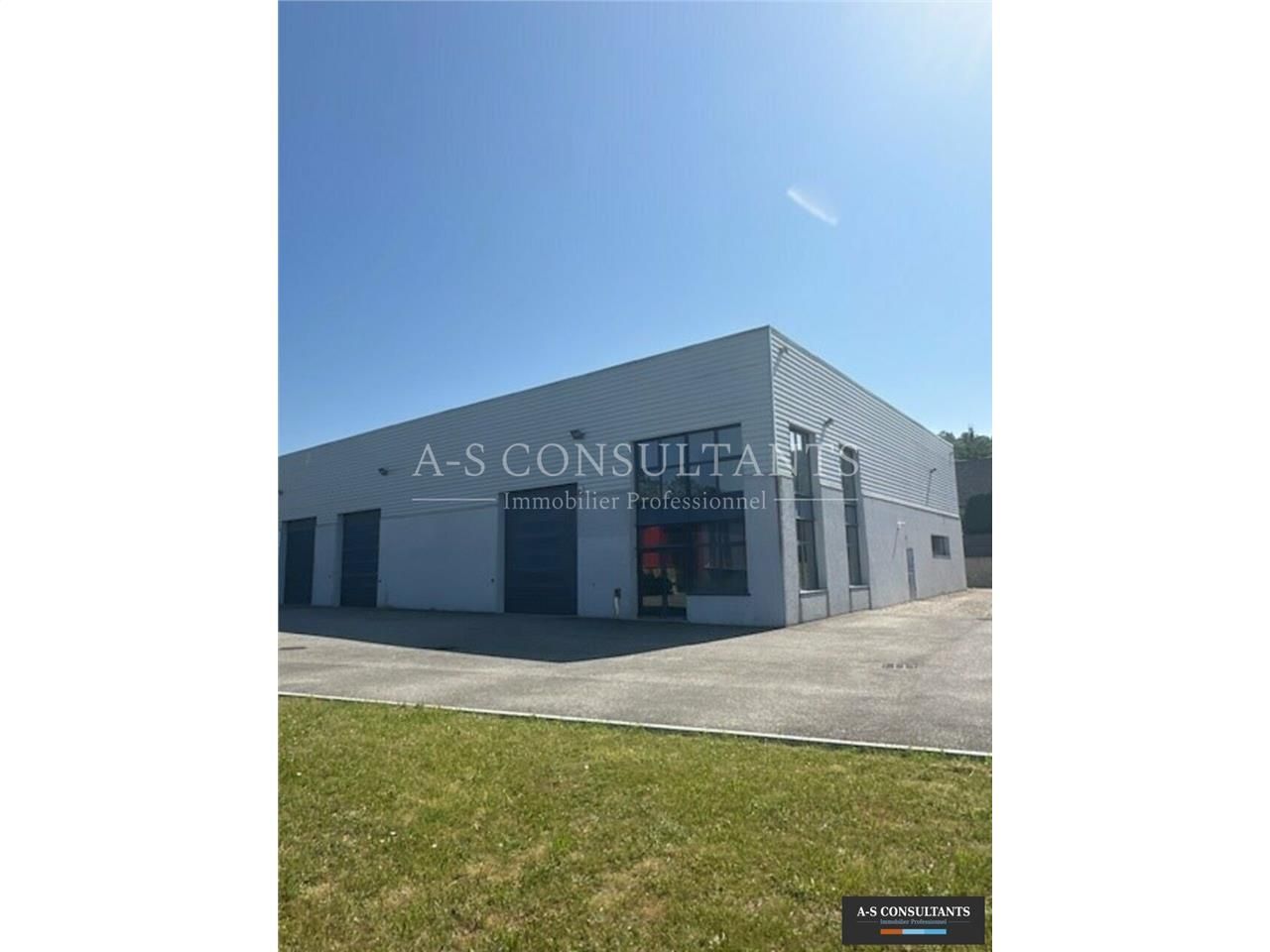 Location local 636 m² non divisibles