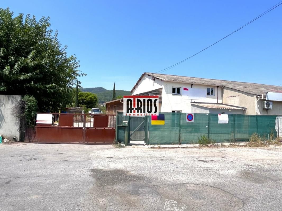 Location entrepôts 272 m² non divisibles