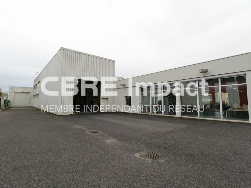 Vente local d''activites 1744 m² non divisibles