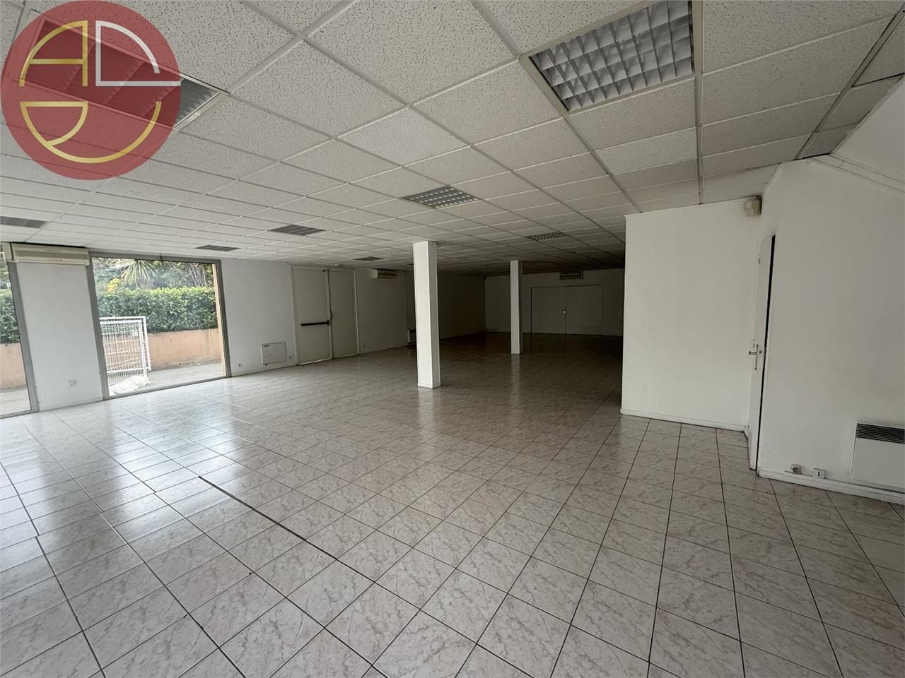 Location local commercial 550 m² à SAINT-ORENS-DE-GAMEVILLE