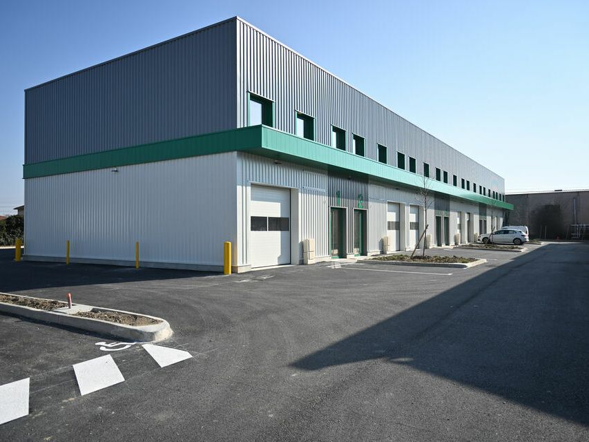 Location local d''activites 154 m² non divisibles