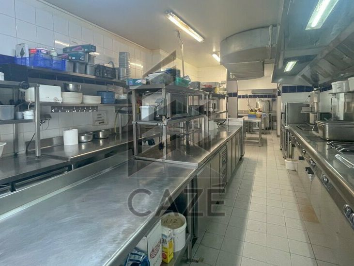 VEND CAUSE RETRAITE FOND DE COMMERCE RESTAURANT DANS UN QUARTIER PRISE DE BORDEAUX LICENCE IV.