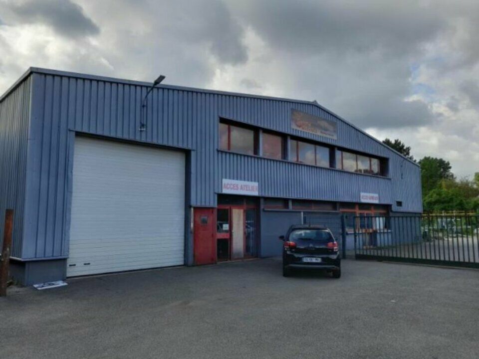 Location local d''activites 2700 m² non divisibles