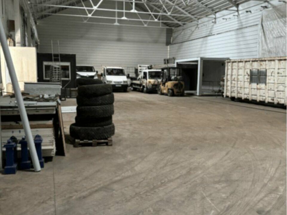 Location local d''activites 1200 m² divisibles à partir de 300 m²