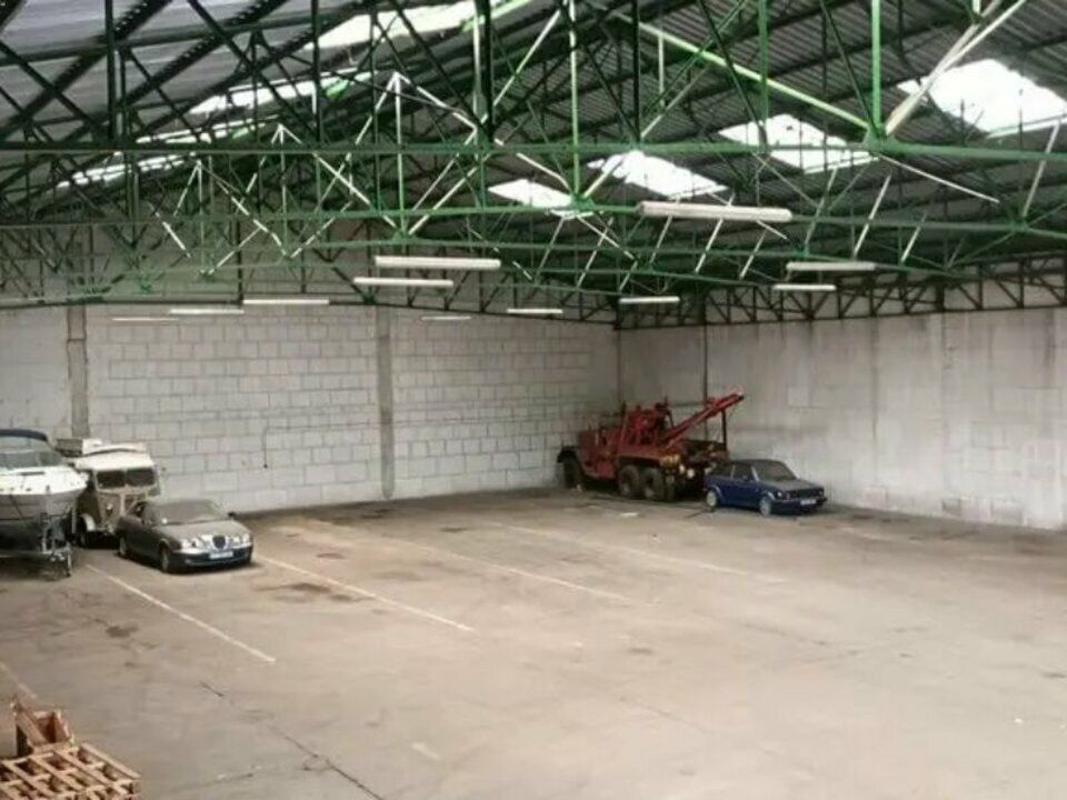 Location local d''activites 1214 m² non divisibles