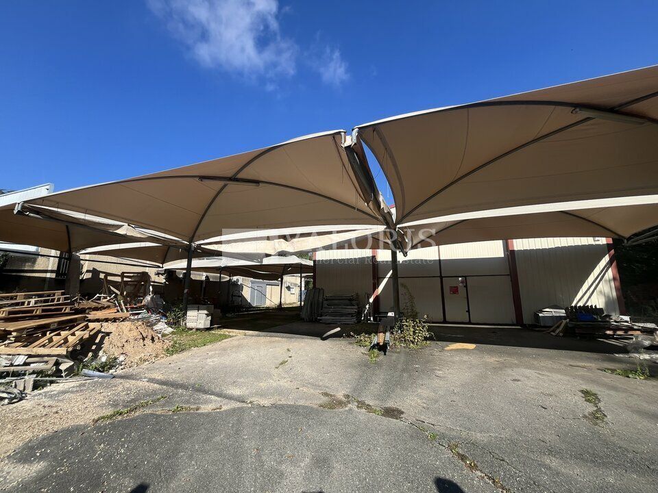 Vente local d''activites 330 m² non divisibles