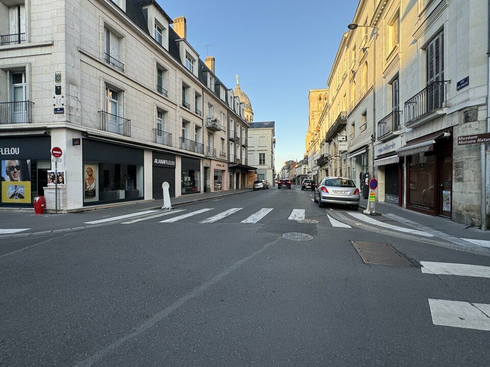 Location local commercial 130 m² non divisibles