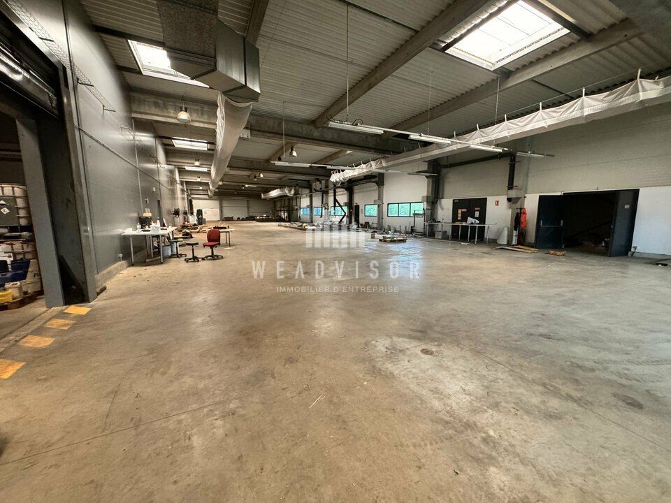 Vente local d''activites 2100 m² non divisibles