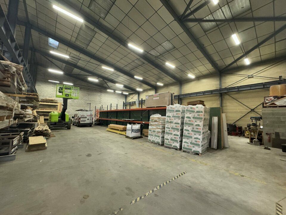 Location entrepot 600 m² non divisibles