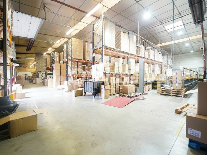 Location local d''activites 1603 m² non divisibles