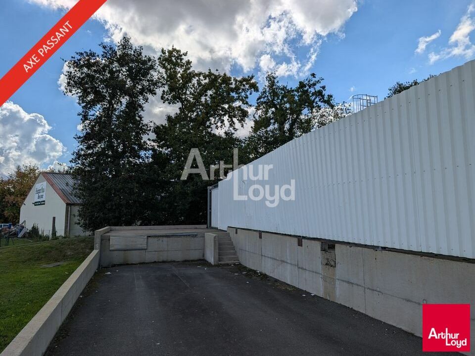 PLEUMELEUC - LOCAL D'ACTIVITES A LOUER - 420 M² 