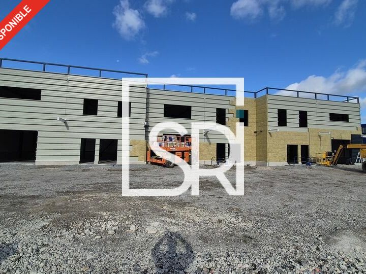 Location activité/entrepôt - 918 m²