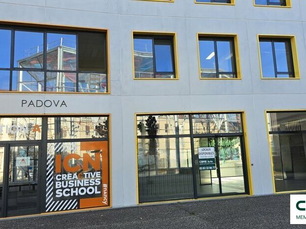 Location local commercial 153.7 m² non divisibles