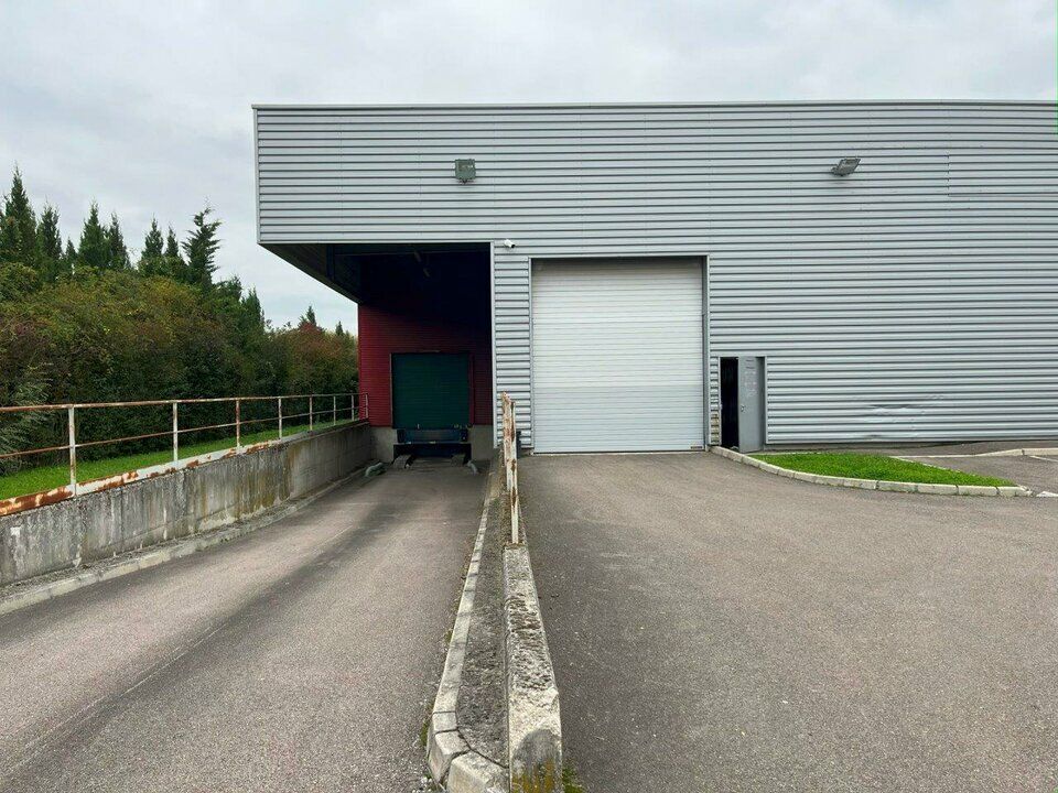 Location local d''activites 1110 m² non divisibles