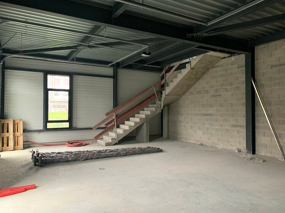 Vente local d''activites 157.54 m² non divisibles