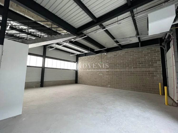 735 m² pour ce local d'activites en location à Famars