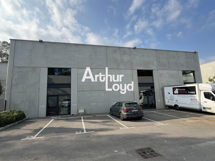 Location local d''activites 476 m² non divisibles