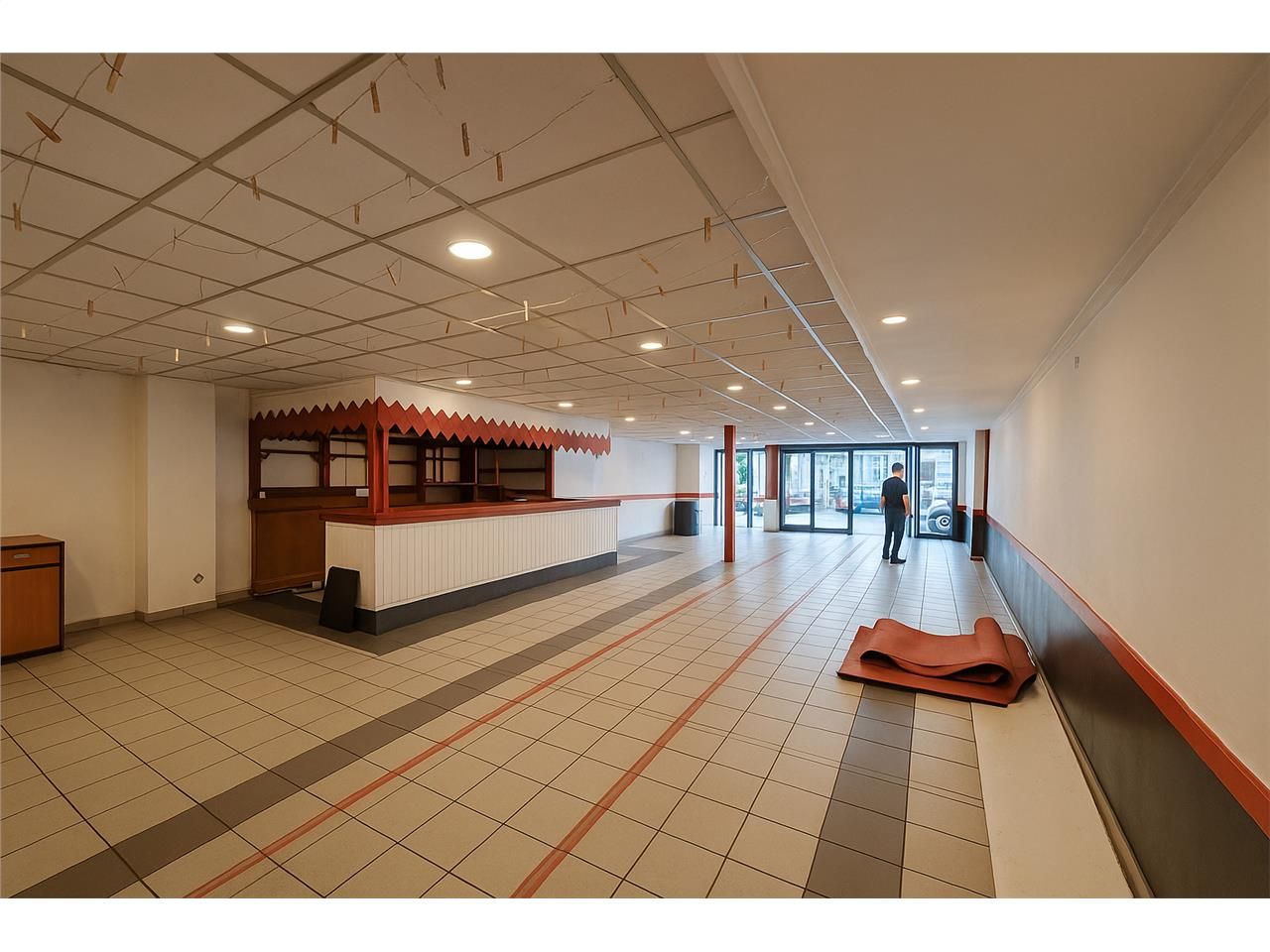 Location local commercial 150.00 m² à TALENCE