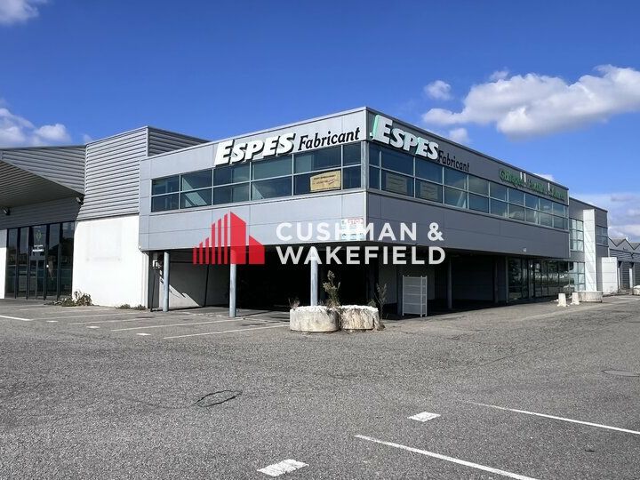 Location local d''activites 6000 m² divisibles à partir de 400 m²