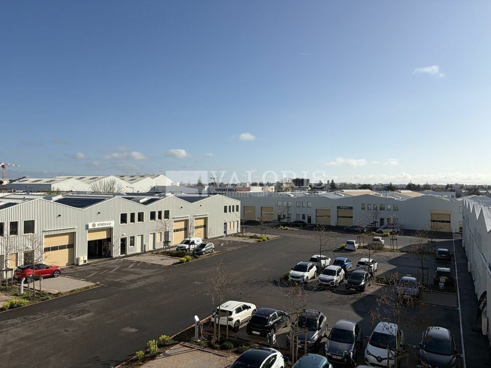Location local d''activites 871 m² divisibles à partir de 428 m²