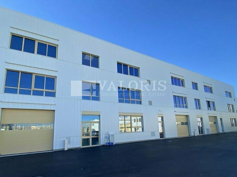 Valoris Real Estate vous propose à la location un bâtiment neuf d'activités sur 3 étages situé sur la commune de Vaulx-en-Velin. A proximité directe du Carré de Soie et des transports en commun.