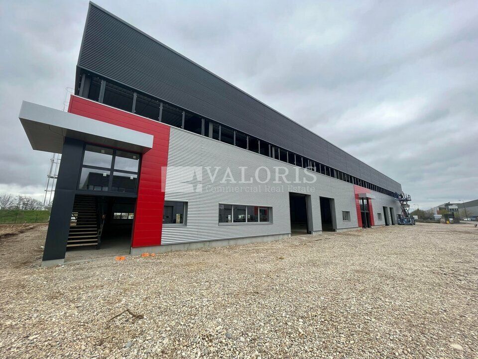 Location local d''activites 2815 m² divisibles à partir de 571 m²