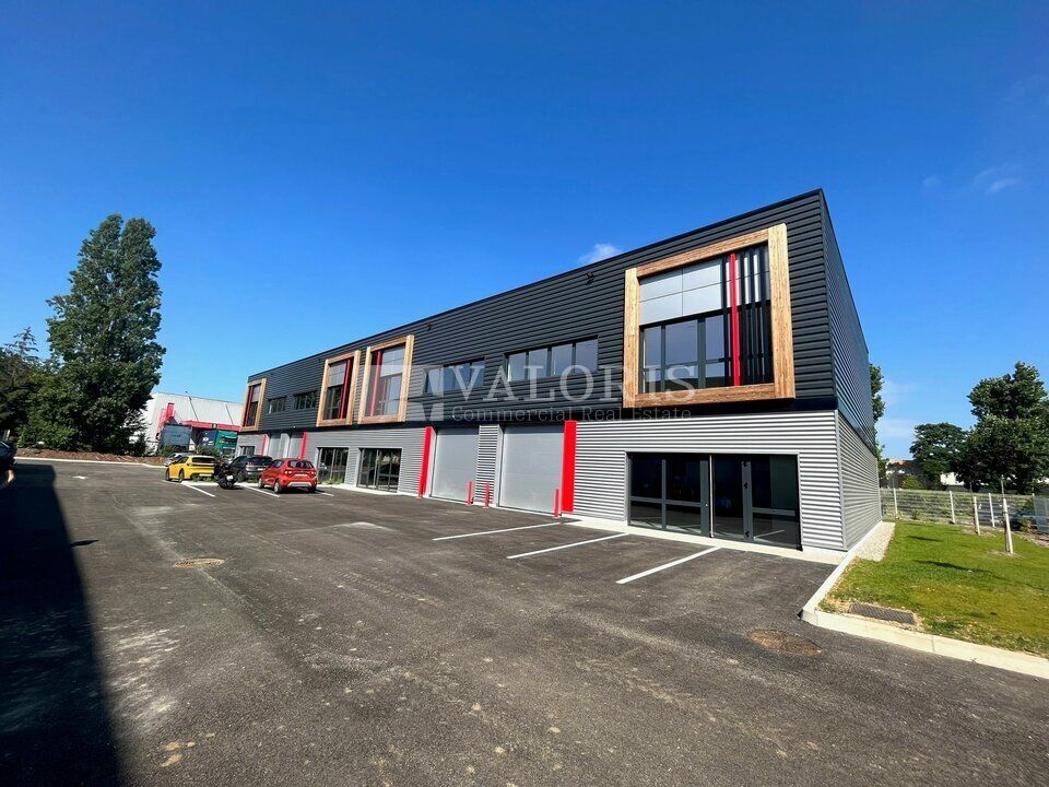 Location local d''activites 2038 m² divisibles à partir de 208 m²