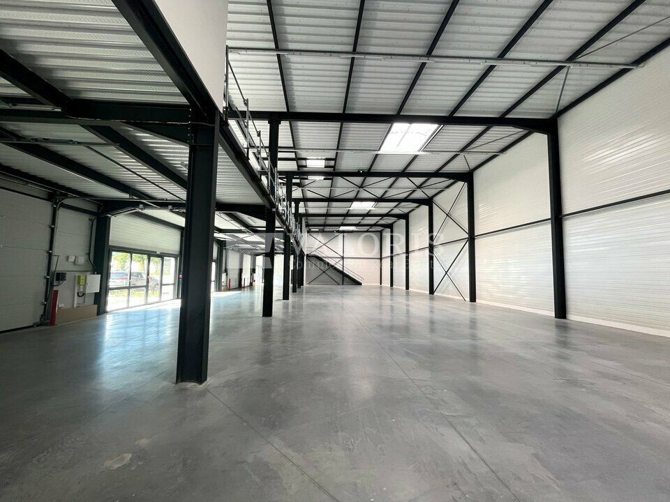 Location activité/entrepôt - 2038 m²