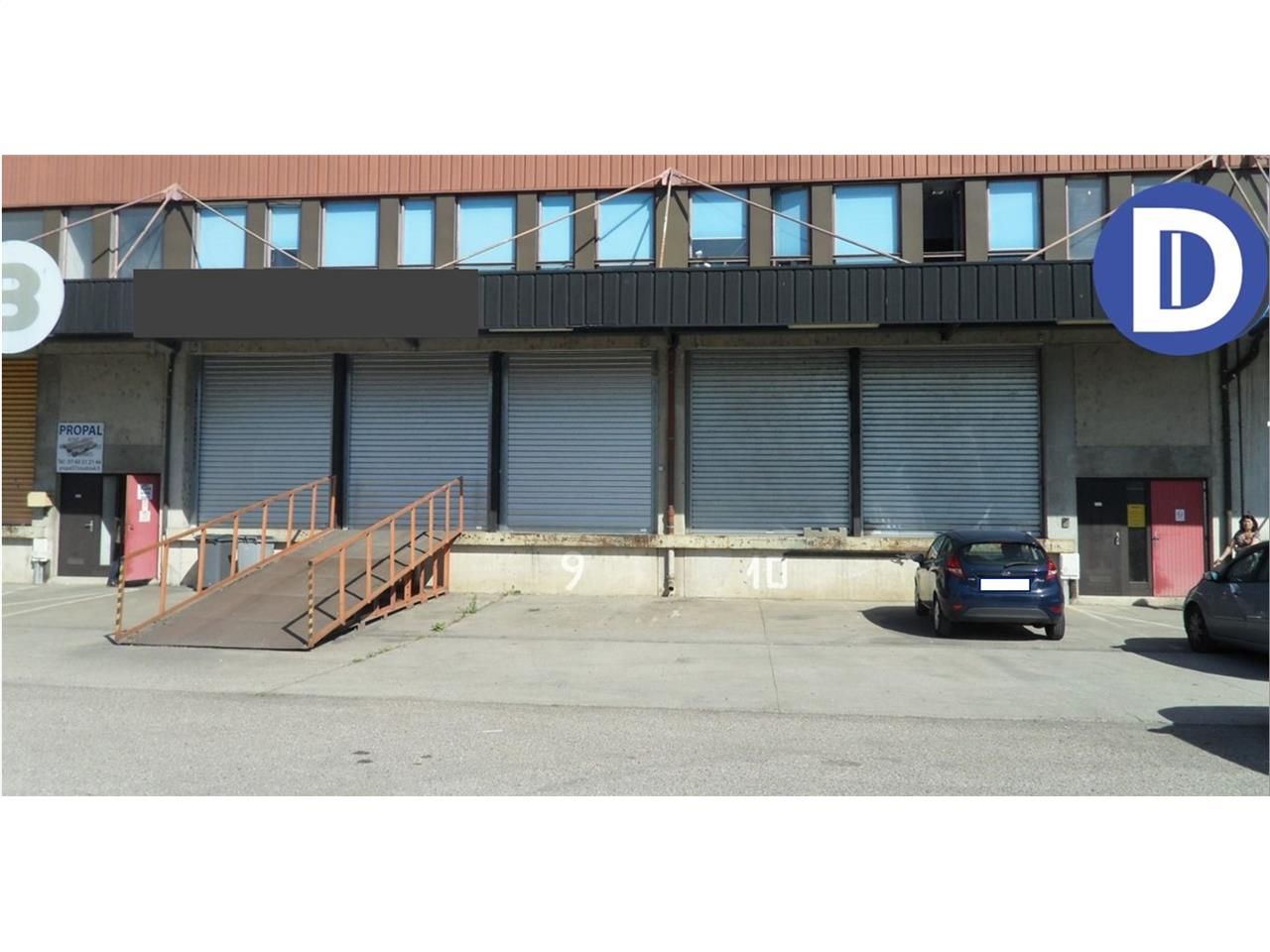 Location activites 751.00 m² non divisibles