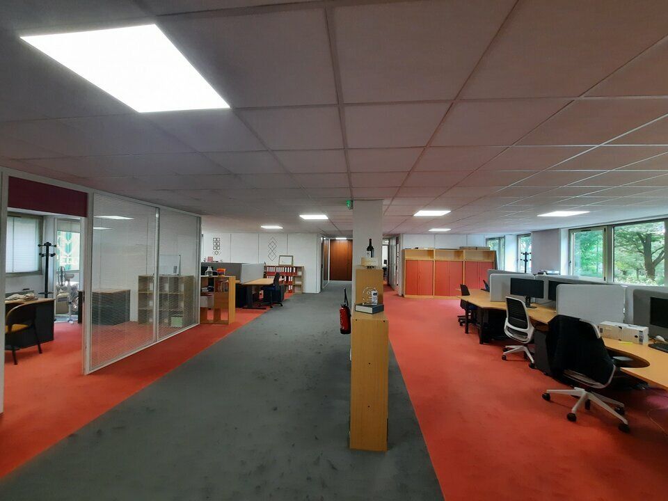 Proche Place Saint Marc - Très bon état - Parkings.