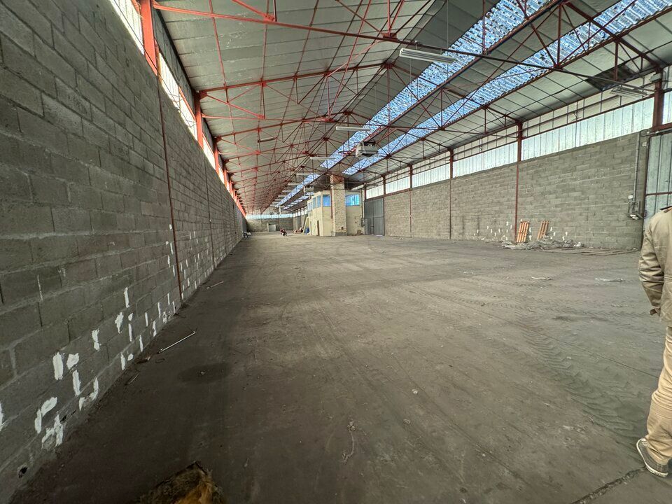 Location local d''activites 1500 m² non divisibles