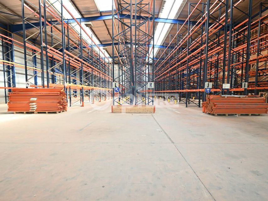 Location local d''activites 1000 m² non divisibles