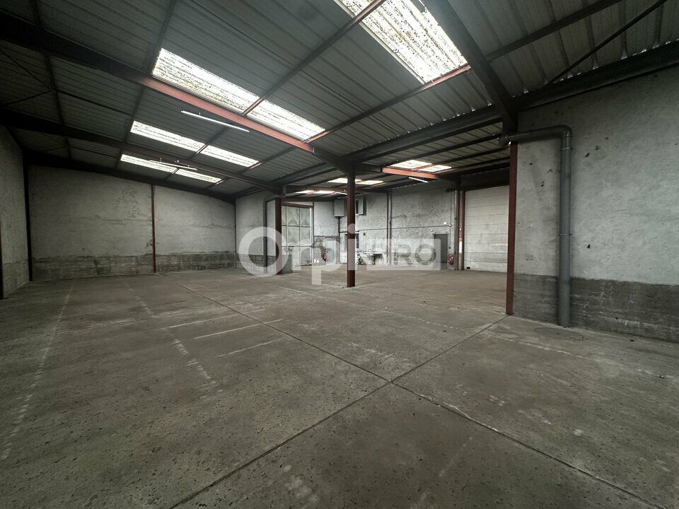 Location local d''activites 860 m² non divisibles