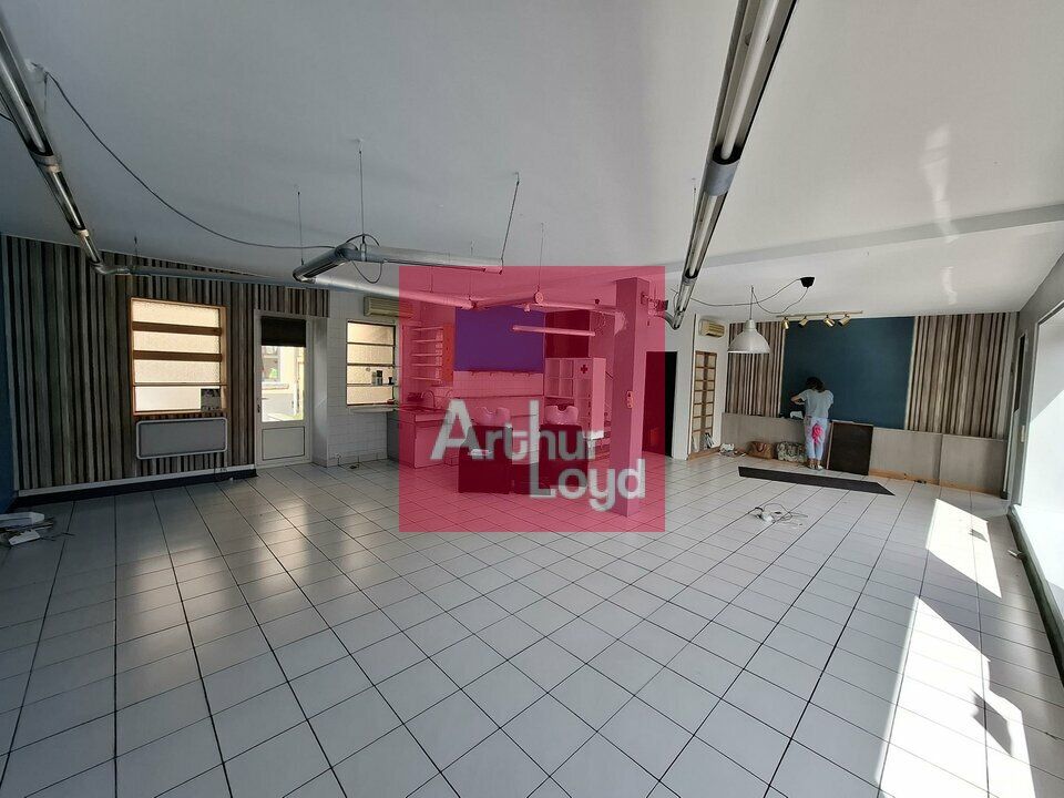 LOCAL COMMERCIAL A LOUER 127 m² CHAMALIERES