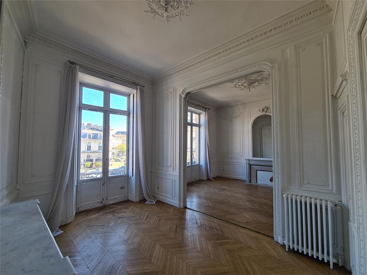 Location bureaux 100.00 m² à BORDEAUX