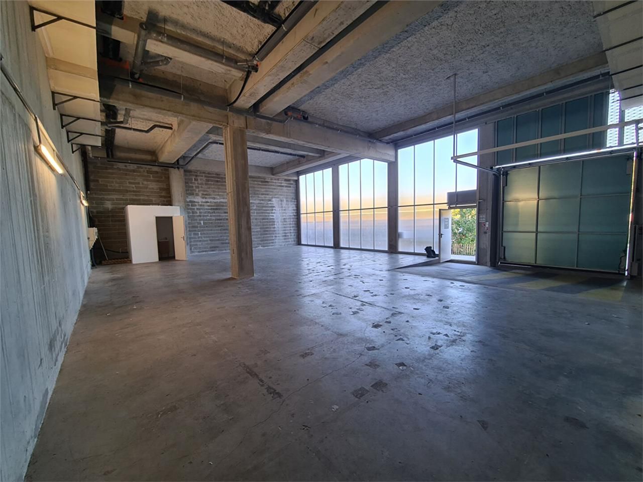 Location local 173.00 m² à BORDEAUX