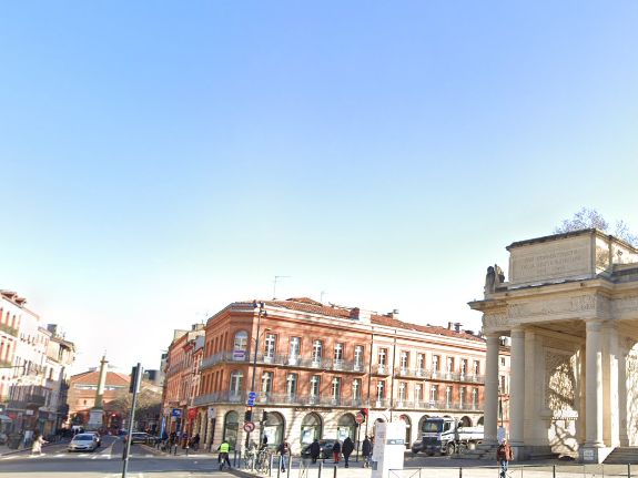 Location local commercial 82.00 m² à TOULOUSE